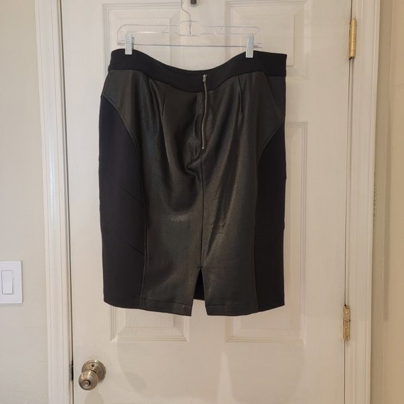 NWT Lane Bryant Faux Leather Panel Skirt Size 20 Black Soft Stretch Vegan $59.95 - Picture 2 of 4
